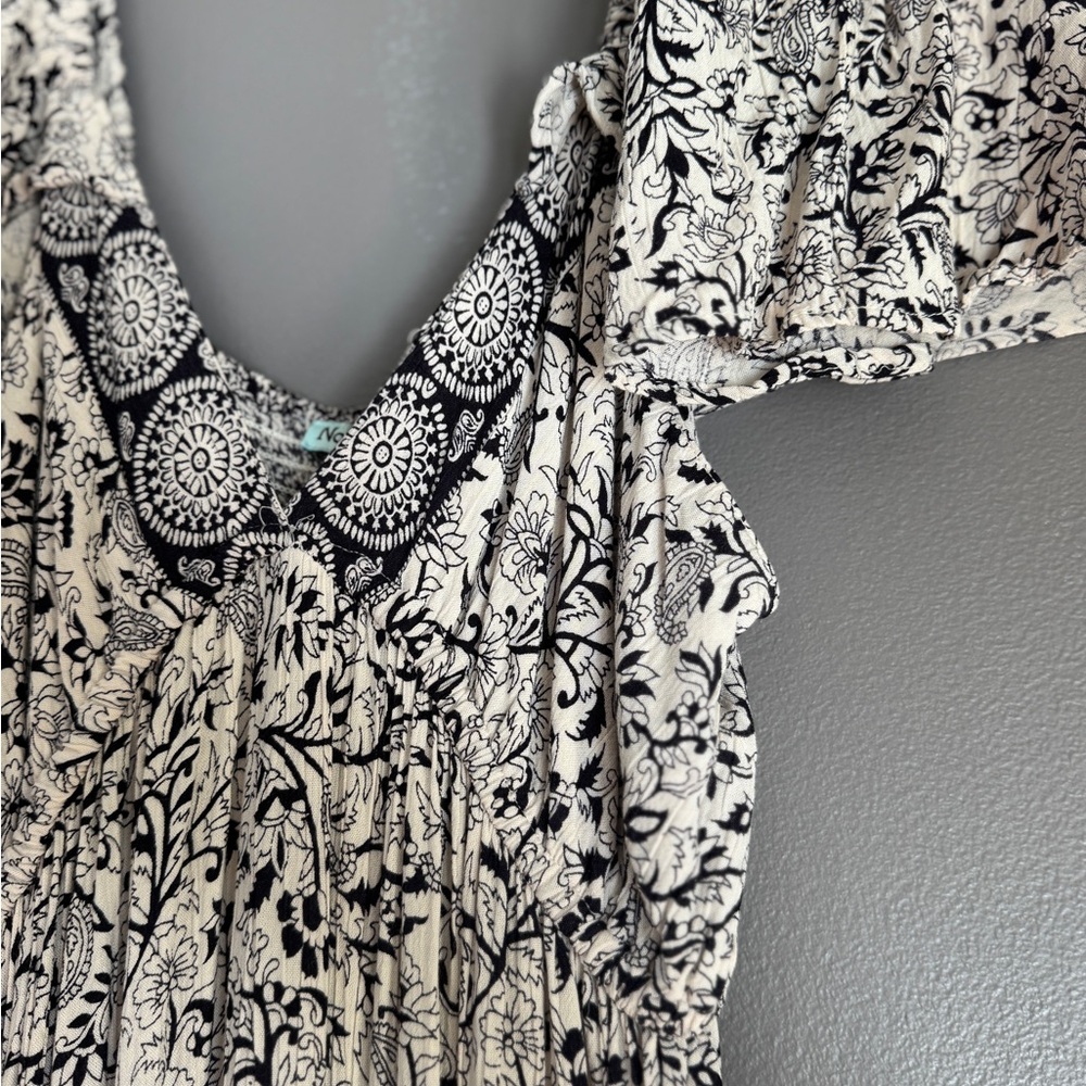 Nostalgia Black and Cream Floral Top